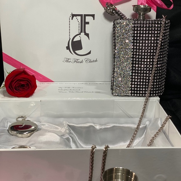 8oz Flask Clutch